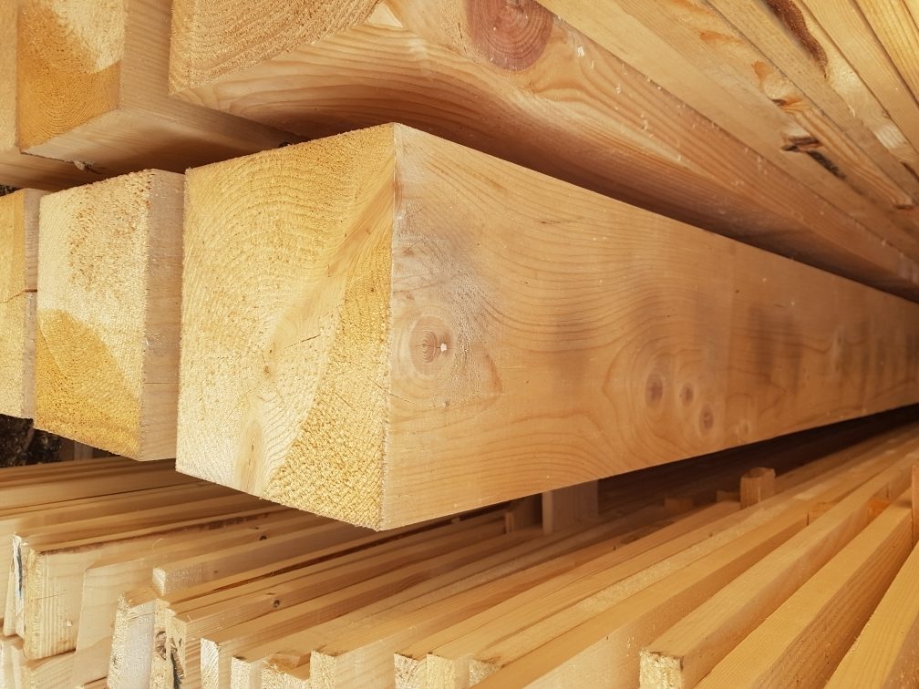 Что советуют мастера при возведении строения из деревянного бруса